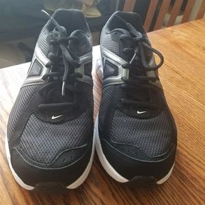 NWOT Nike Dart 9 Running Shows